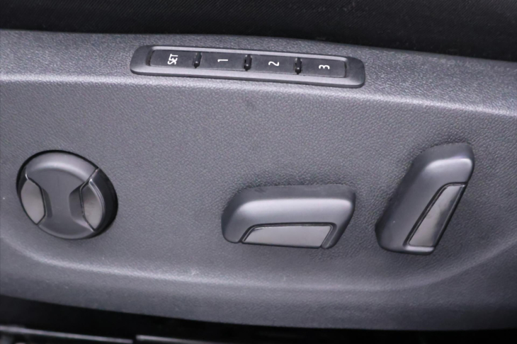 Škoda Octavia 2,0 TDI DSG Matrix Virtual DPH