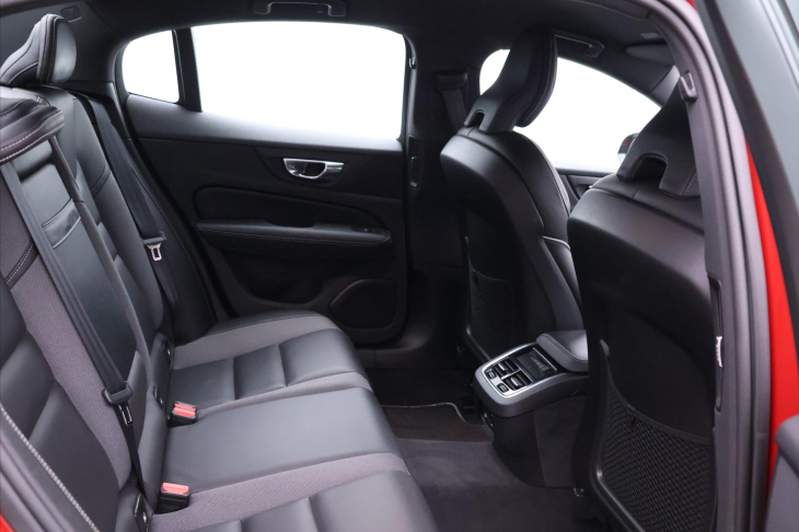 Volvo S60 2,0 T5 186kW Inscription CZ