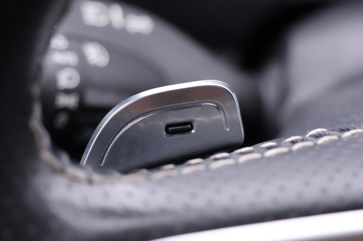 Volvo XC90 2,0 D5 Aut. AWD CZ R-Design