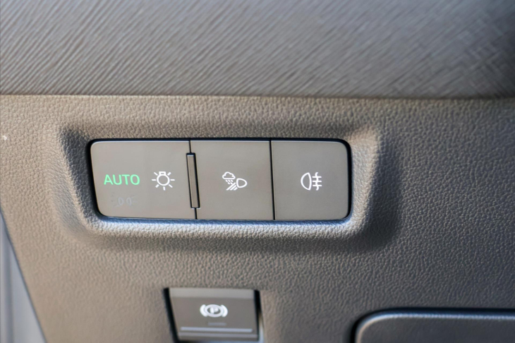 Škoda Kodiaq 2,0 TDI DSG 4x4 Sportline 7-Míst