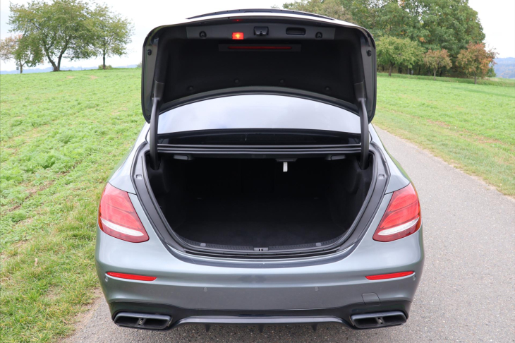 Mercedes-Benz Třídy E 4,0 63S 4MATIC+ 450kW AMG DPH