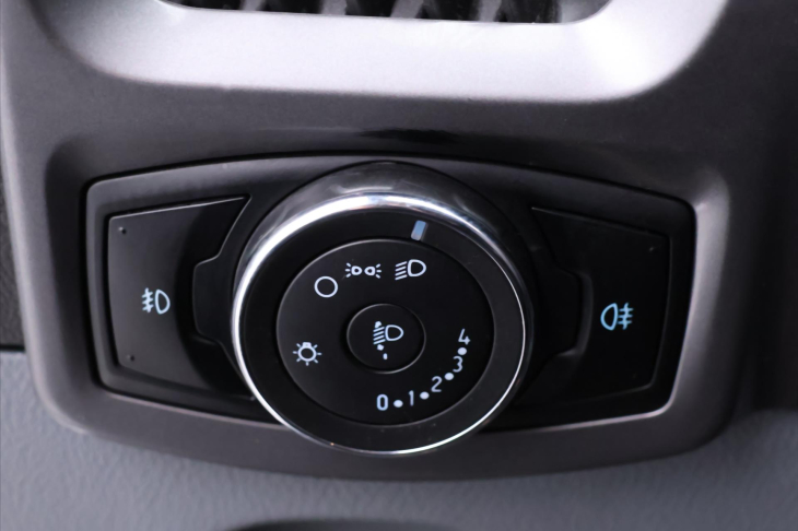 Ford Transit Custom 2,2 TDCi Titanium L2H2 9-Míst