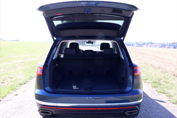 Volkswagen Touareg 3,0 TDI 210kW 4M LED DPH CZ