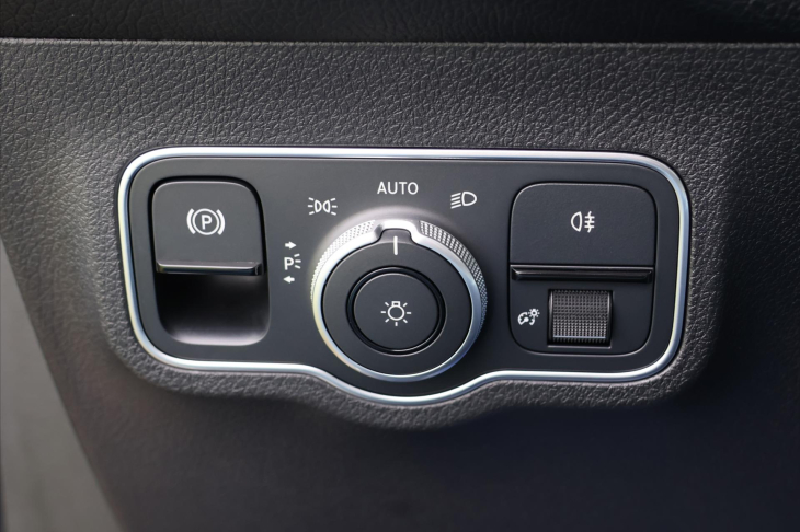 Mercedes-Benz GLB 2,0 200d 4MATIC AMG Premium +