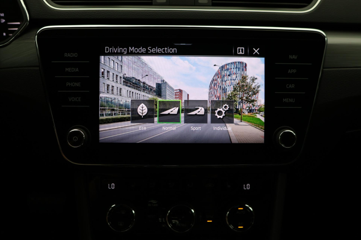 Škoda Superb 2.0 TDI 110kW Style LED  DSG