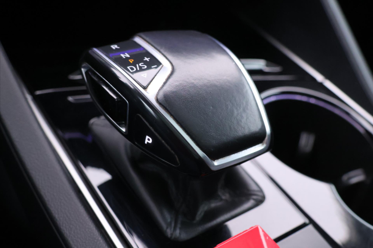 Volkswagen Touareg 3,0 TDI V6 210kW 4M CZ DPH