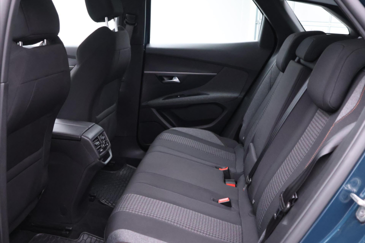 Peugeot 3008 1,2 PT 96kW Aut. CZ DPH 1.Maj.