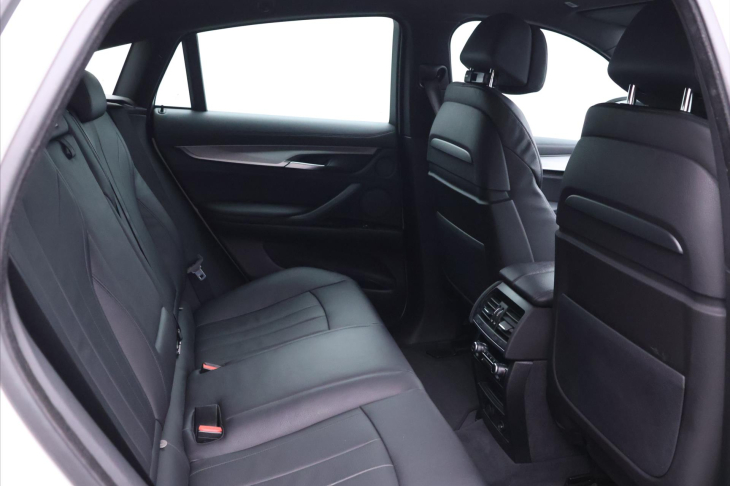 BMW X6 3,0 M50d xDrive 280kW CZ
