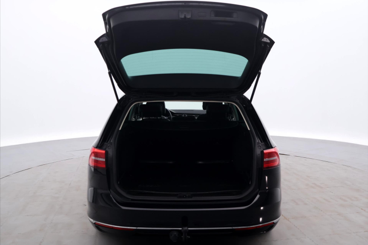 Volkswagen Passat 1,6 TDI Highline Tažné Panorama