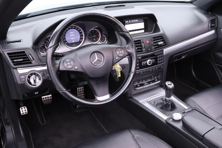 Mercedes-Benz Třídy E 2,2 CDI 125kW Elegance Cabrio