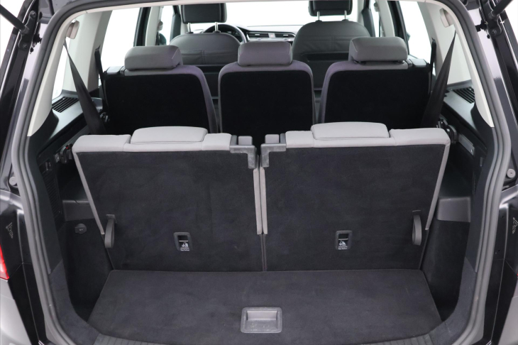 Volkswagen Touran 2.0 TDI 110kW DSG 7-Míst DPH