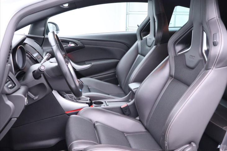 Opel Astra 2,0 T OPC 206kW Aut.klima