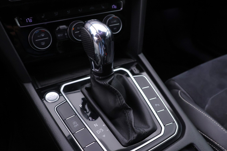 Volkswagen Passat 2,0 TDI 110kW DSG Elegance