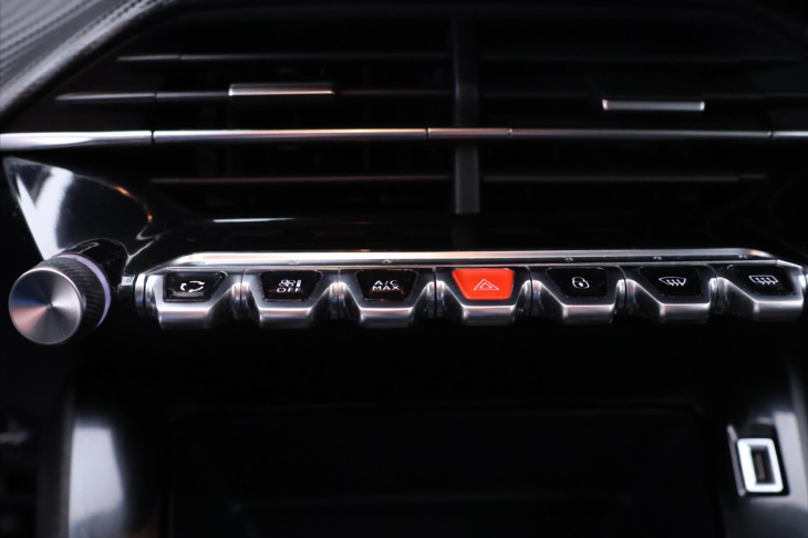 Peugeot 2008 1,2 PT 74kW CZ Klima ACTIVE