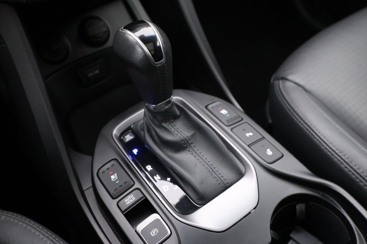 Hyundai Grand Santa Fe 2,2 CRDI 145kW CZ Luxury DPH