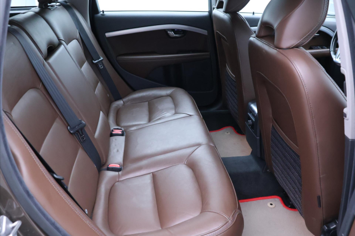 Volvo XC70 2,4 D4 133kW Aut. AWD Summum