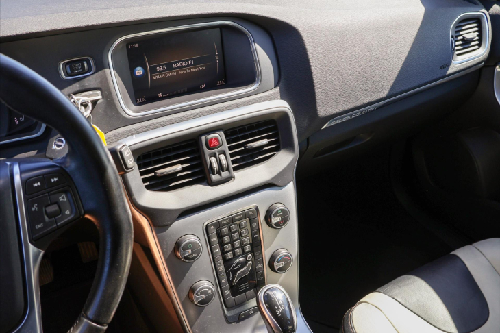 Volvo V40 2,0 D2 Aut. Cross Country 1Maj