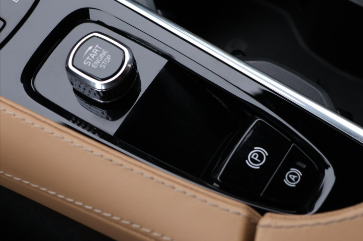 Volvo XC90 2,0 B5 173kW AWD Plus Bright CZ DPH