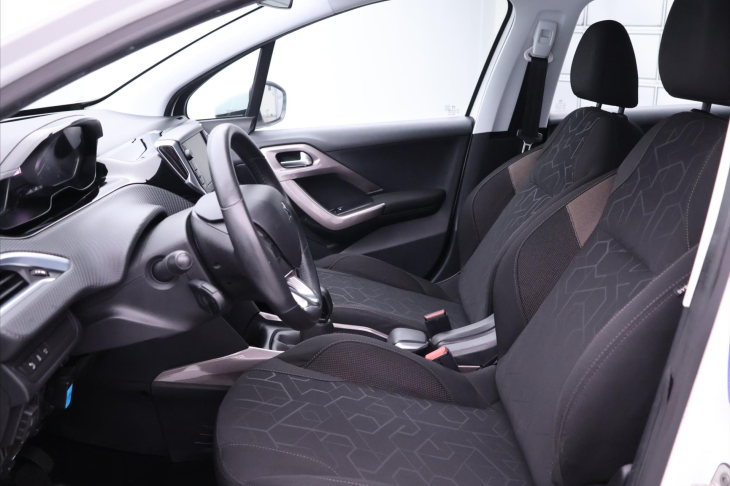 Peugeot 2008 1,2 PT 81kW Aut.klima CZ
