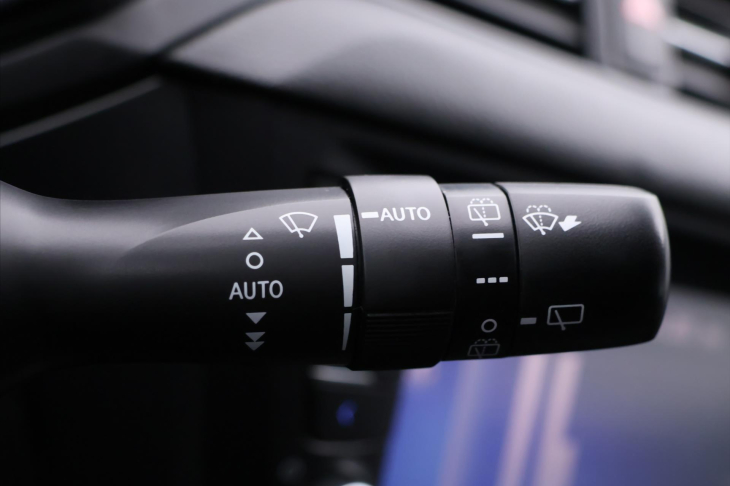 Toyota Avensis 2,0 D-4D 105kW Navi LED Tempo