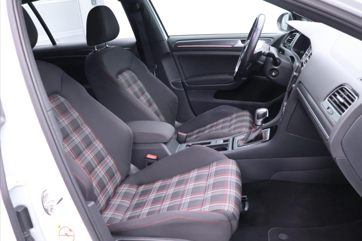 Volkswagen Golf 2,0 TSI GTI 180kW DSG Virtual