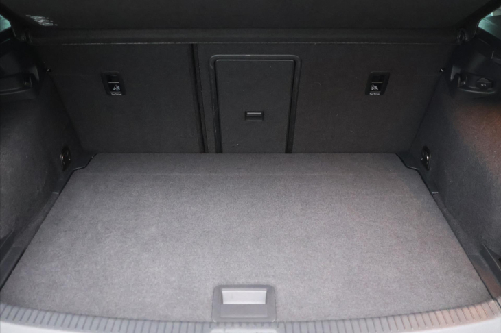 Volkswagen Golf 1,4 TSI 90kW Cup 1.Majitel
