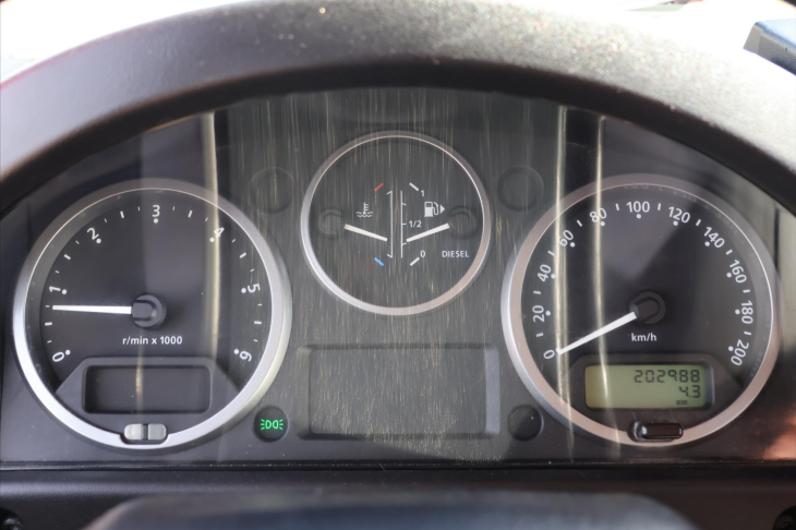 Land Rover Defender 2,4 TD4 7-Míst Kůže A/C 4x4