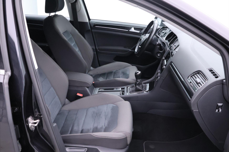 Volkswagen Golf 1,4 TSI Highline Serv.kniha