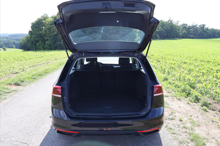 Volkswagen Passat 2,0 TDI 140kW DSG LED Aut.klima