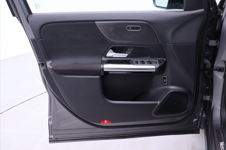 Mercedes-Benz GLA 2,0 220d 140kW 4Matic CZ LED