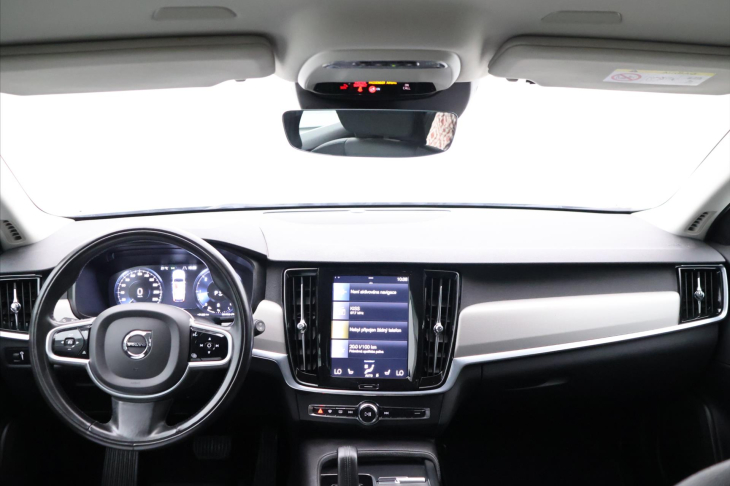 Volvo V90 2,0 D 145 kW Momentum Automat