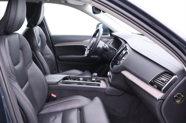 Volvo XC90 2,0 B5 AWD 173kW 1.Maj DPH CZ