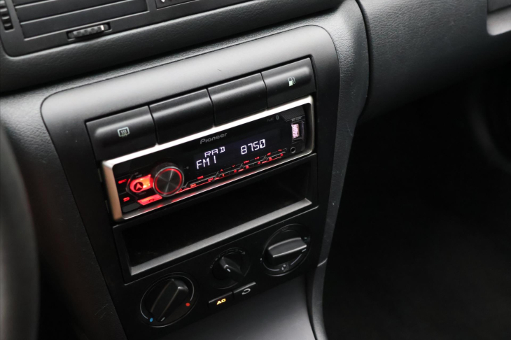 Škoda Octavia 1,6 MPI 75kW Tour Klima 2.Maj