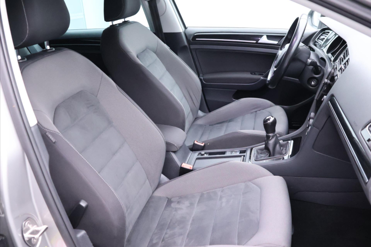 Volkswagen Golf 1,4 TSI 92kW Highline LED 1.Maj