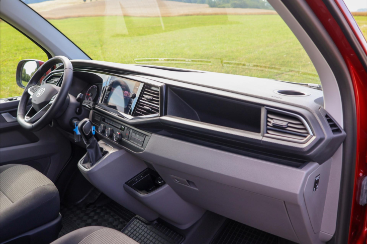 Volkswagen Transporter 2,0 TDI DSG DR 8-Míst Bulli