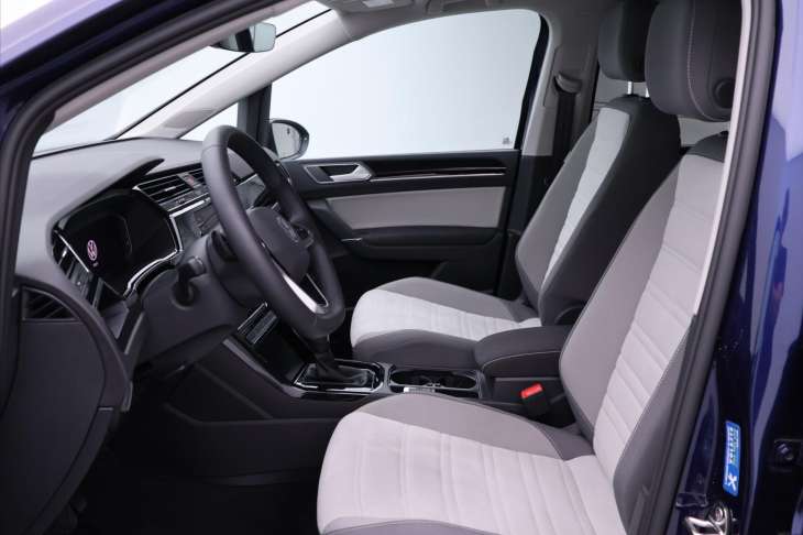 Volkswagen Touran 2,0 TDI DSG Highline 7Míst DPH