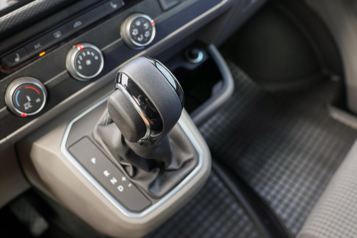 Volkswagen Transporter 2,0 TDI DSG Bulli Long 9-Míst