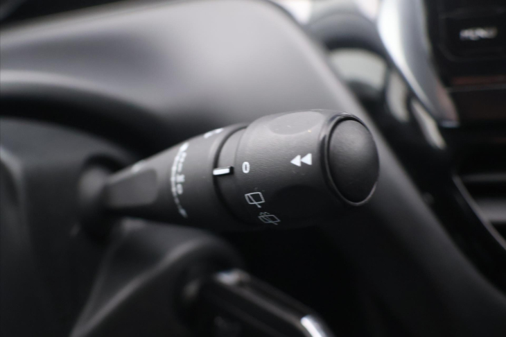Peugeot 208 1,2 PureTech Klima CZ 1.Maj.