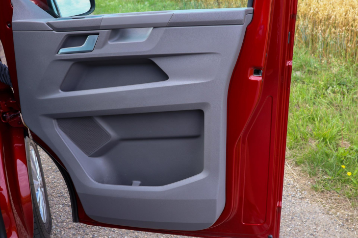 Volkswagen Transporter 2,0 TDI DSG DR 8-Míst Bulli