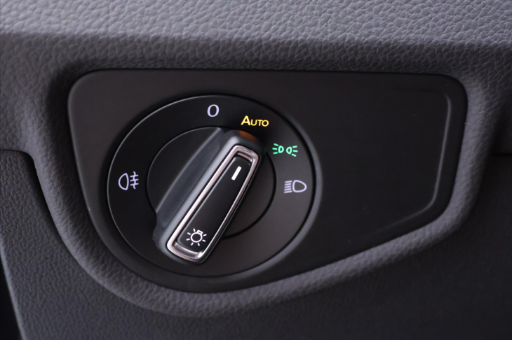 Volkswagen Touran 1,8 TSI DSG R-line LED Panorama