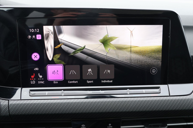 Volkswagen Golf 2,0 TDI DSG R-line Virtual DPH