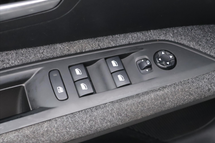 Peugeot 3008 1.2 PureTech 96kW CZ DPH