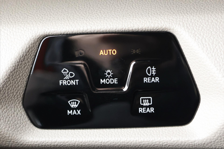 Volkswagen Multivan 2,0 TDI DSG Long Style 7-Míst