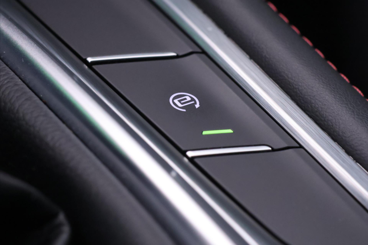 MG HS 1,5 TGI 119kW CZ Elegance 1Maj