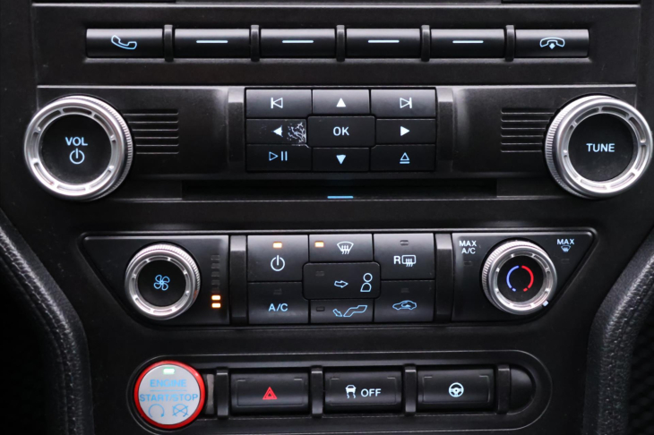 Ford Mustang 3,7 V6 225kW Automat Xenon