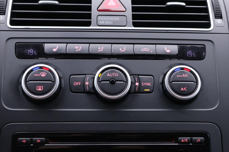 Volkswagen Touran 1,2 TSI Match 7-Míst Serv.kniha