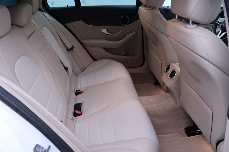 Mercedes-Benz Třídy C 2,0 220d 143kW 4Matic LED