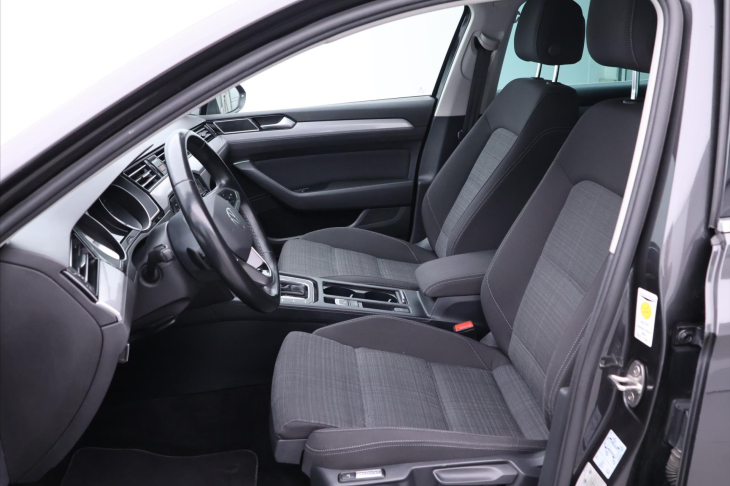 Volkswagen Passat 2,0 TDI 110kW DSG Navi DPH