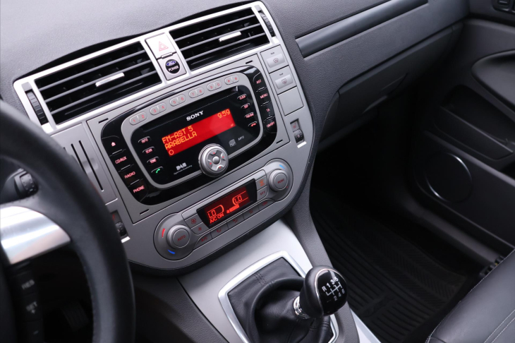 Ford Kuga 2,0 TDCI 100kW Titanium Kůže