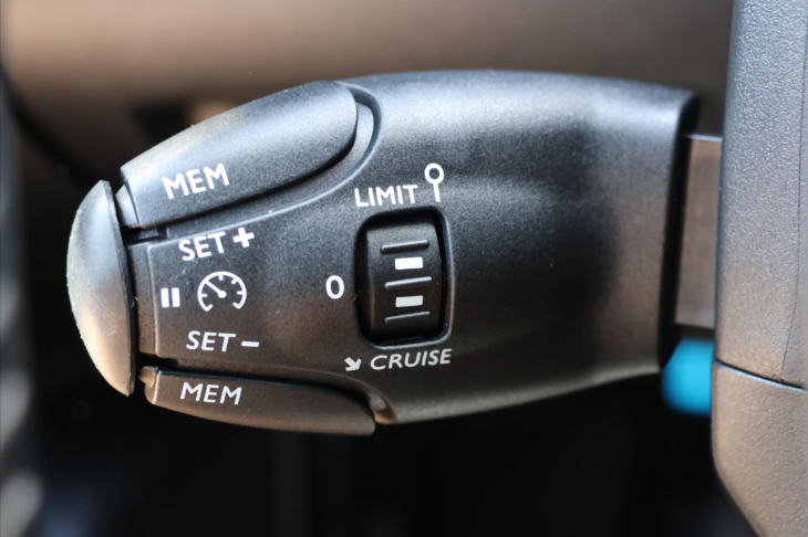 Peugeot 2008 1,2 PT 74kW CZ Klima ACTIVE